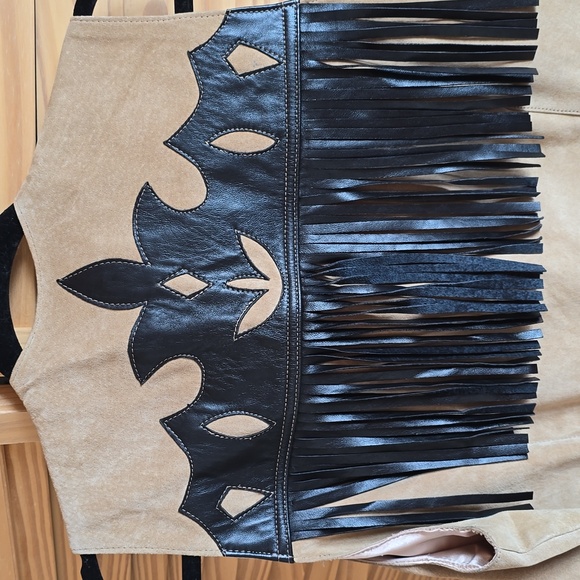 SHARIS PLACE Leather Vest - Picture 4 of 8